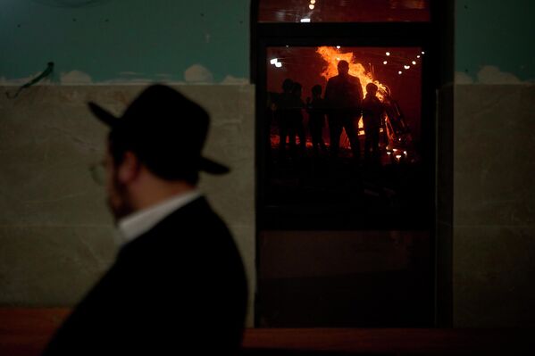 Los ultraortodoxos judíos de Jerusalén celebran Lag BaOmer, una festividad religiosa que se celebra con hogueras, música y reuniones. - Sputnik Mundo