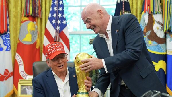 El presidente de EEUU, Donald Trump, y el presidente de la FIFA, Gianni Infantino, en la Casa Blanca, en agosto de 2025.  - Sputnik Mundo