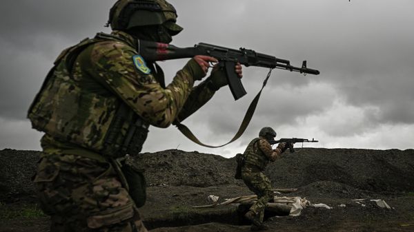 Soldados rusos en la zona de la operación militar especial  - Sputnik Mundo
