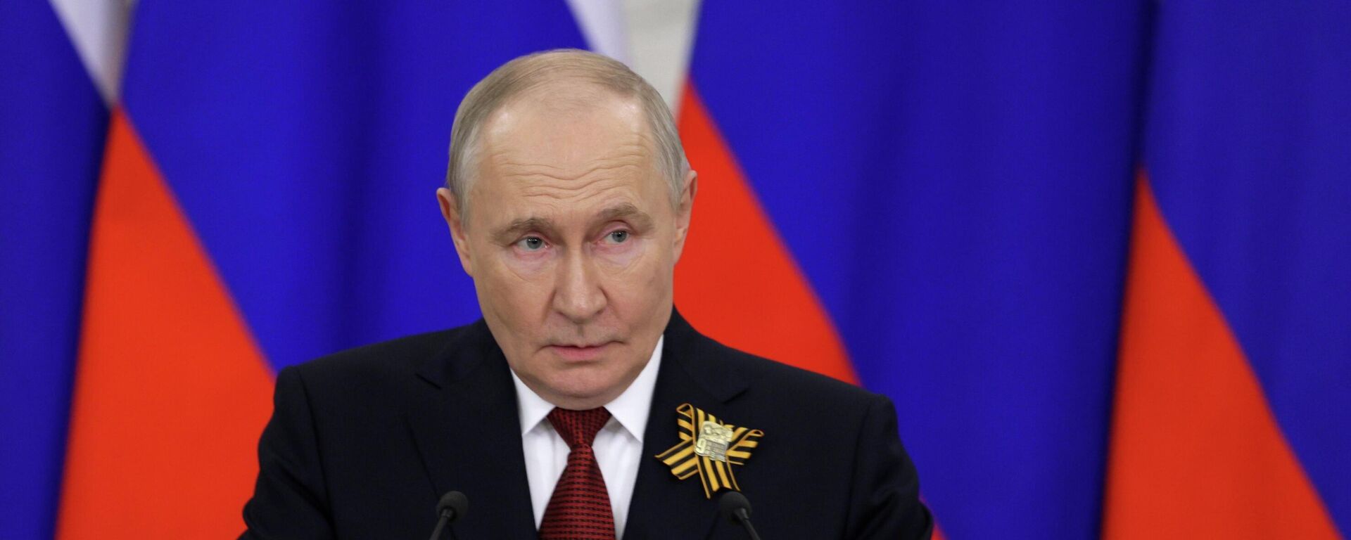 Vladímir Putin, presidente ruso, da una conferencia de prensa tras una serie de reuniones internacionales en Moscú, 9 de mayo de 2026 - Sputnik Mundo, 1920, 09.05.2026