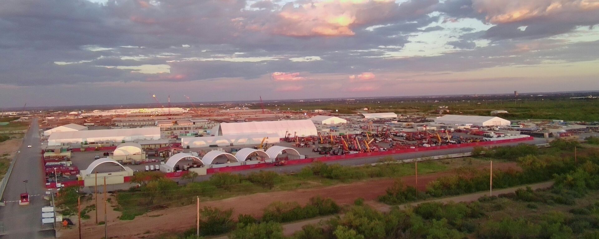 Una entrada al complejo del centro de datos de inteligencia artificial Stargate en Abilene, Texas, el 22 de septiembre de 2025 - Sputnik Mundo, 1920, 11.05.2026