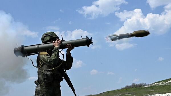 Soldado ruso en la zona de la operación militar especial - Sputnik Mundo