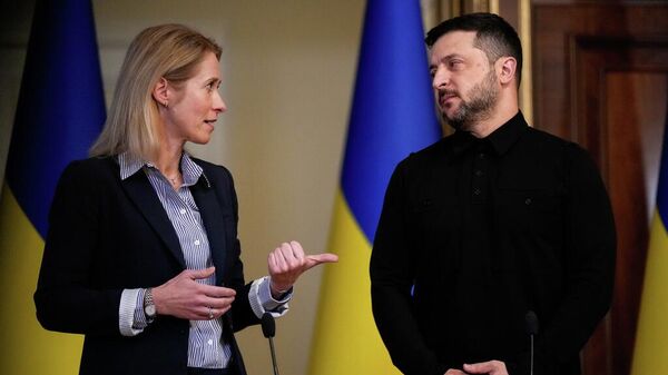 La alta representante de la Unión Europea para Asuntos Exteriores y Política de Seguridad, Kaja Kallas, y Volodímir Zelenski, durante una conferencia de prensa, 13 de octubre de 2025 en Kiev, Ucrania  - Sputnik Mundo