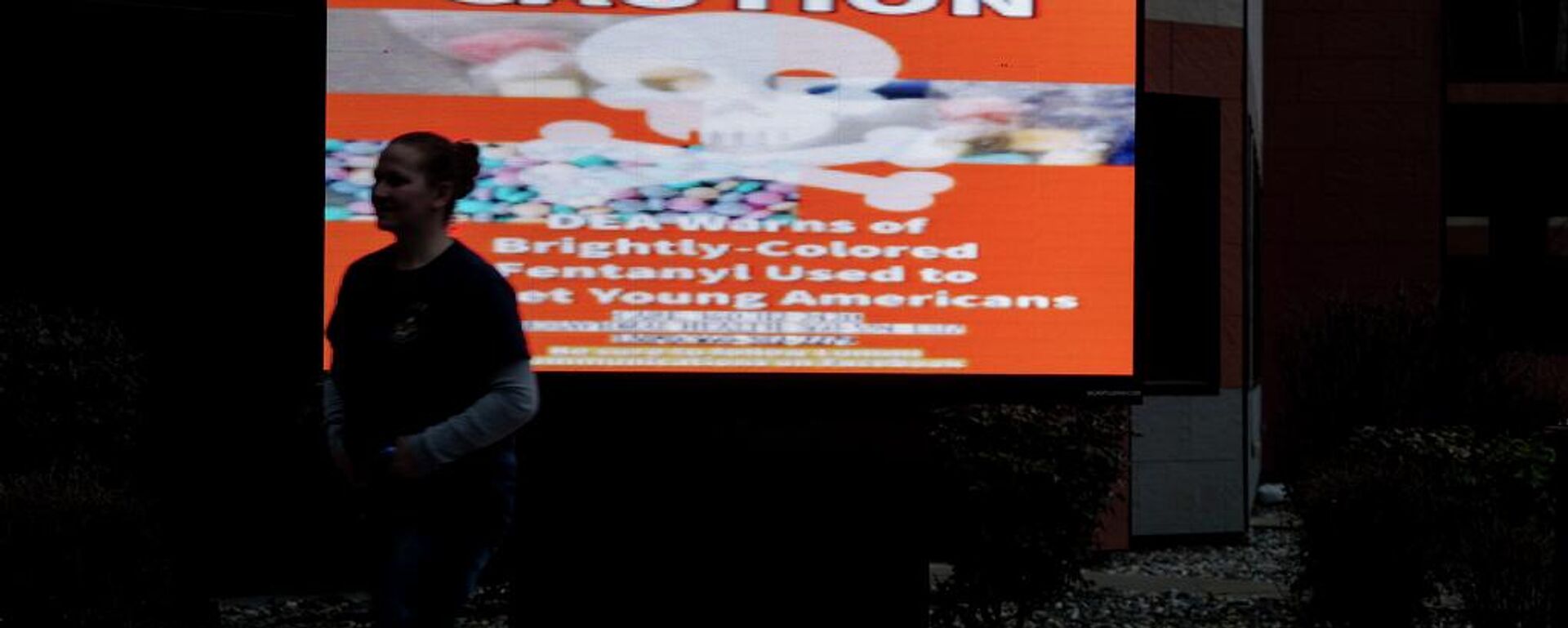 Un cartel que advierte sobre el fentanilo se muestra en una pantalla en Bellingham, Washington - Sputnik Mundo, 1920, 14.05.2026