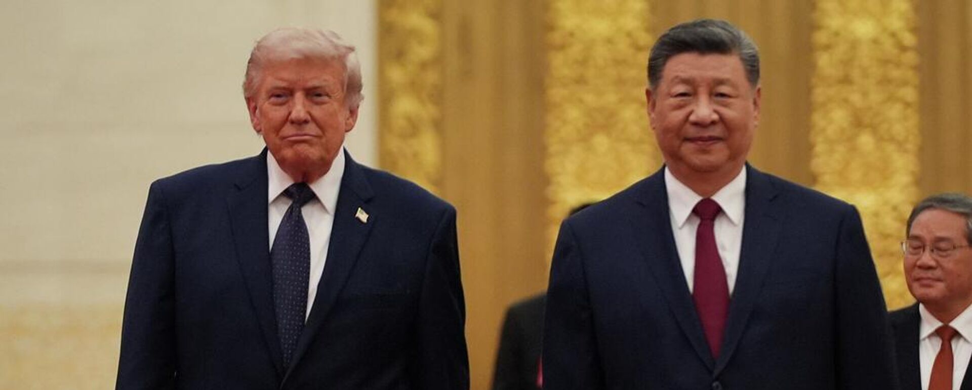 El presidente de EEUU, Donald Trump, y el mandatario chino, Xi Jinping, llegan a una cena de Estado en el Gran Salón del Pueblo, el 14 de mayo de 2026 en Pekín  - Sputnik Mundo, 1920, 14.05.2026