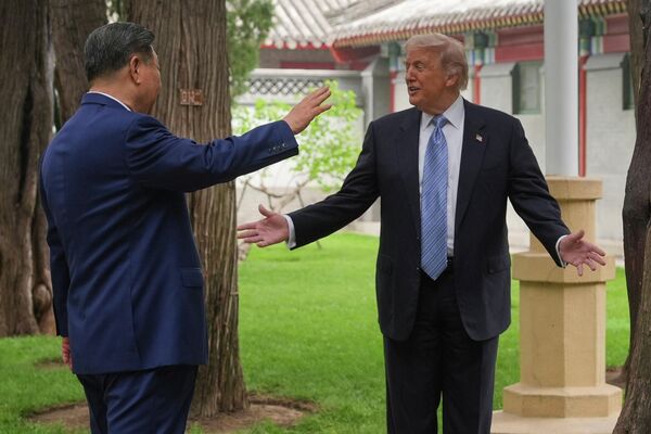 Xi Jinping, presidente chino, recibe al mandatario estadounidense, Donald Trump, en su residencia de Zhongnanhai, ubicada en Pekín. - Sputnik Mundo