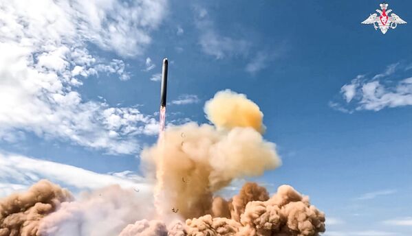 Rusia realiza con éxito las pruebas de su sistema de misiles estratégicos de quinta generación RS-28 Sarmat. - Sputnik Mundo