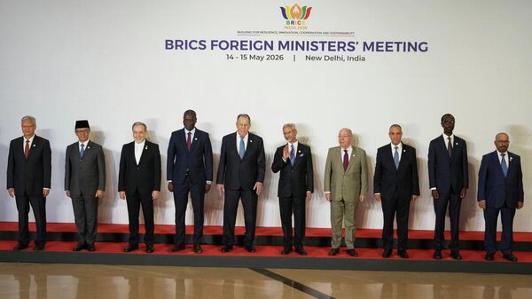 Los cancilleres de los paises-miembros de los BRICS durante la reunión ministerial de ese grupo en la India - Sputnik Mundo
