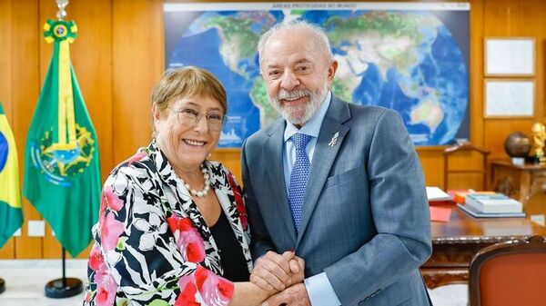 La candidata a la Secretaría General de la ONU, Michelle Bachelet, junto al presidente de Brasil, Luiz Inacio Lula da Silva, durante una reunión en Brasilia en mayo de 2026 - Sputnik Mundo