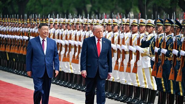 El presidente de EEUU, Donald Trump, y su homólogo de China, Xi Jinping, en Pekín, el 14 de mayo de 2026 - Sputnik Mundo