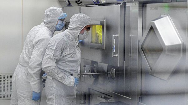 Personal del laboratorio para la síntesis y producción de radiofármacos en el Departamento de Diagnóstico y Terapia con Radionúclidos del Centro Nacional de Investigación Médica Oncológica N. Blokhin. - Sputnik Mundo