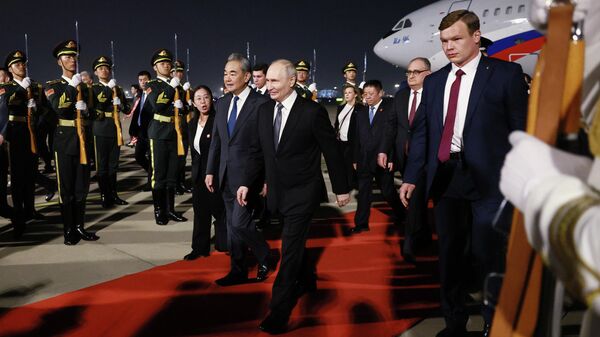 El presidente de Rusia, Vladímir Putin, acaba de llegar a Pekín  - Sputnik Mundo