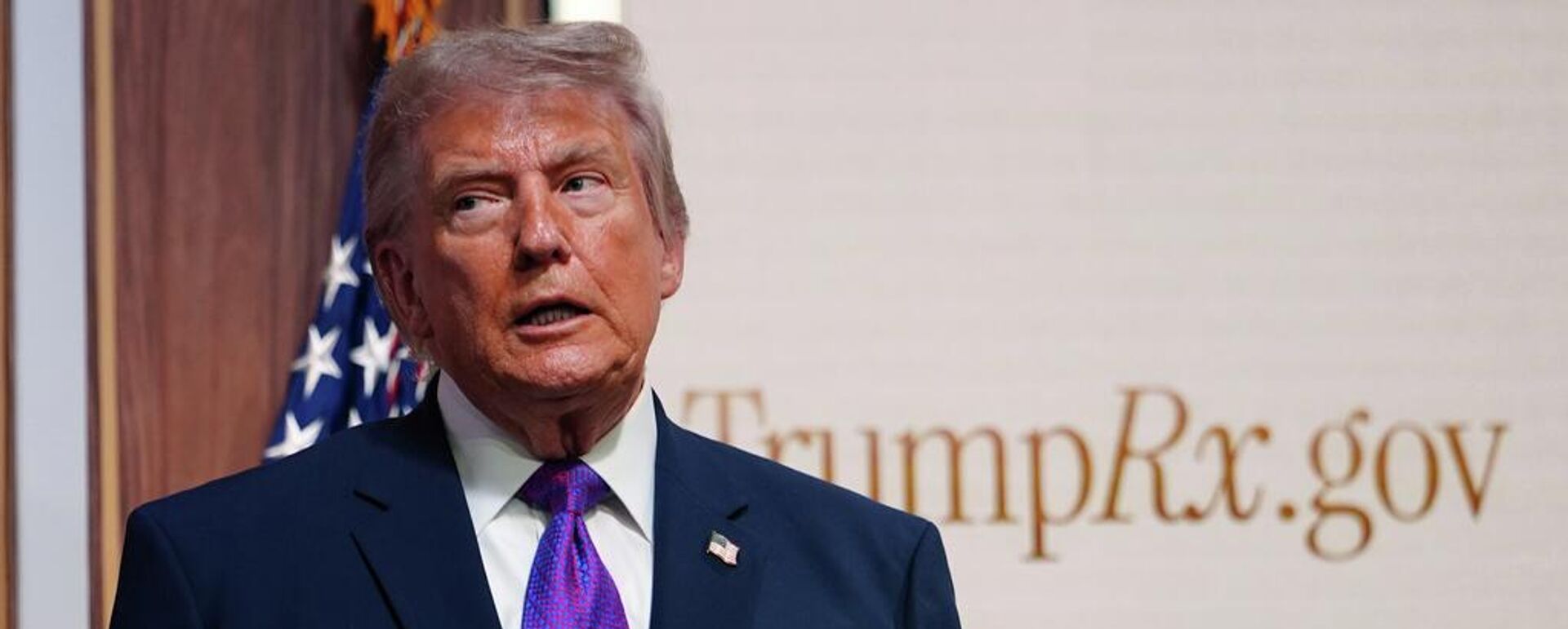 Donald Trump, presidente de EEUU, escucha durante un evento sobre los precios de los medicamentos recetados, el 18 de mayo de 2026, en Washington - Sputnik Mundo, 1920, 31.05.2026
