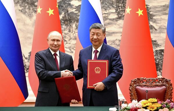 Rusia y China acordaron y firmaron 42 acuerdos, destinados a profundizar y reforzar las relaciones bilaterales. - Sputnik Mundo