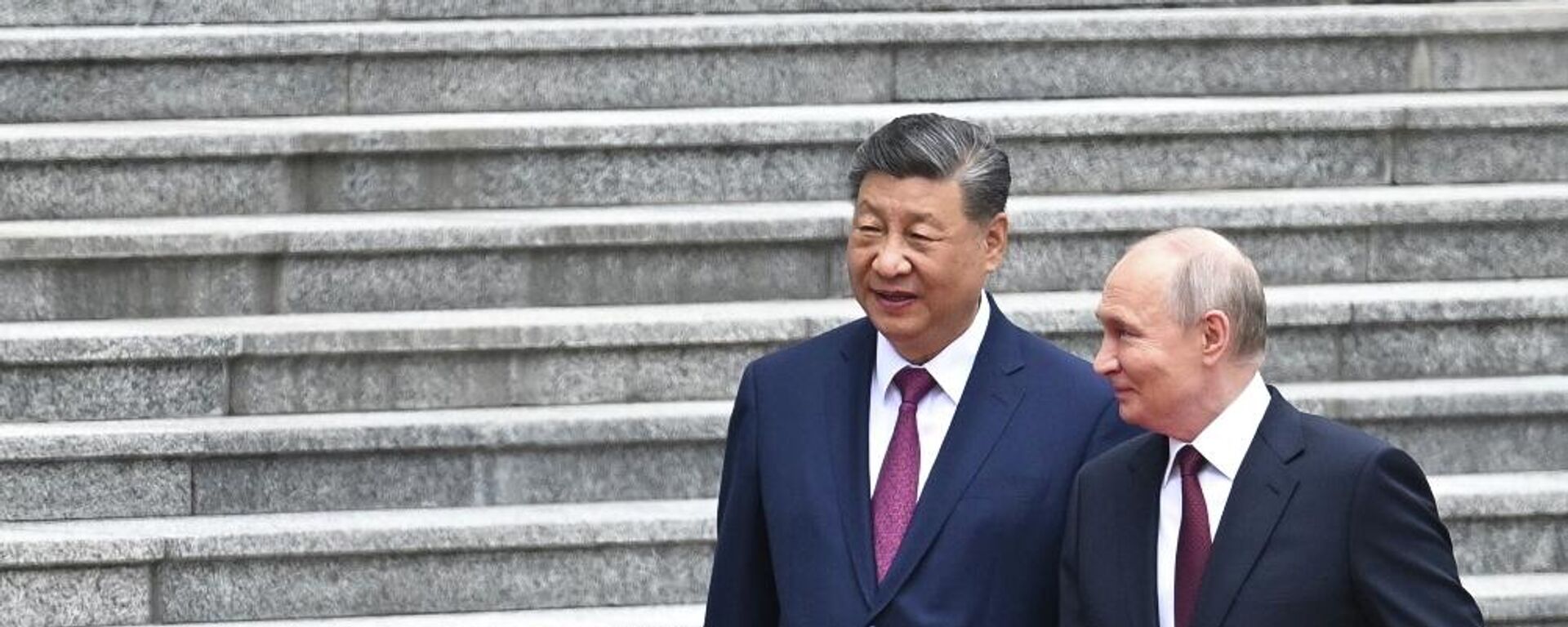 Xi Jinping, el presidente chino, y Vladímir Putin, el presidente ruso, durante una reunión en Pekín - Sputnik Mundo, 1920, 20.05.2026