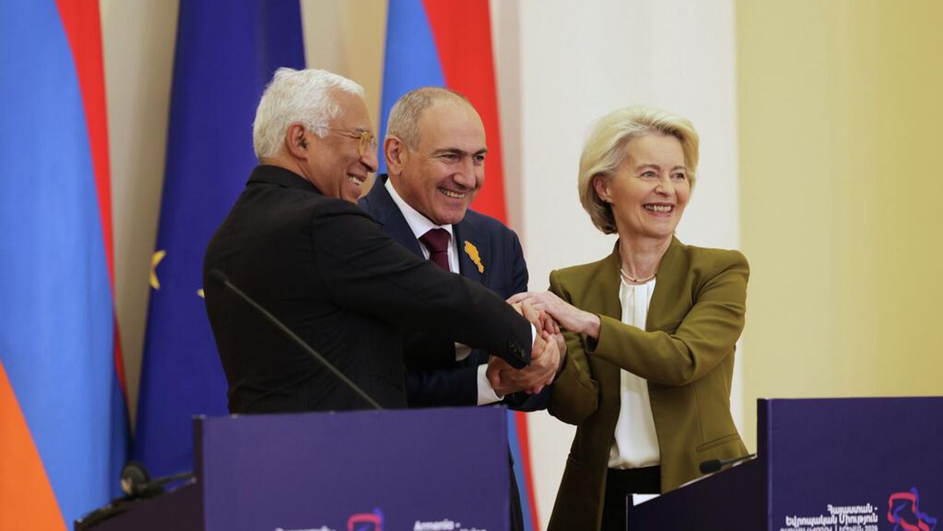 El presidente del Consejo Europeo, Antonio Costa, el primer ministro armenio, Nikol Pashinián, y la presidenta de la Comisión Europea, Ursula von der Leyen. El presidente del Consejo Europeo, Antonio Costa, el primer ministro armenio, Nikol Pashinián, y la presidenta de la Comisión Europea, Ursula von der Leyen. - Sputnik Mundo, 1920, 20.05.2026