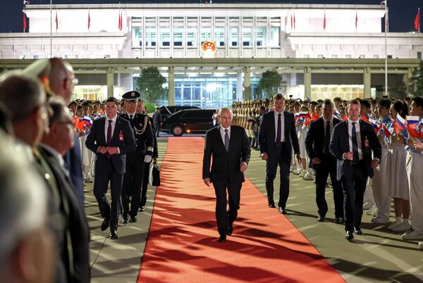 El mandatario ruso terminó su visita a China tras 11 horas de diversas negociaciones, reuniones y actos protocolares.  - Sputnik Mundo