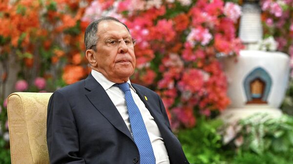  Serguéi Lavrov, ministro de Asuntos Exteriores ruso, durante la ceremonia del té en el marco de la reunión entre el presidente ruso y el presidente chino en el Gran Salón del Pueblo en Pekín - Sputnik Mundo