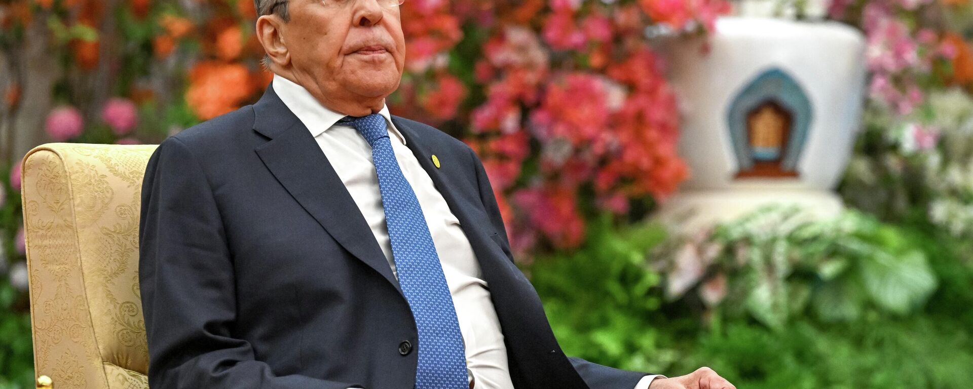  Serguéi Lavrov, ministro de Asuntos Exteriores ruso, durante la ceremonia del té en el marco de la reunión entre el presidente ruso y el presidente chino en el Gran Salón del Pueblo en Pekín - Sputnik Mundo, 1920, 20.05.2026