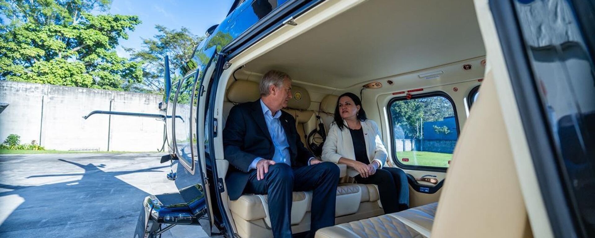 El presidente de Chile, José Antonio Kast, junto a la exministra de Seguridad chilena, Trinidad Steinert, durante un viaje a El Salvador antes de asumir sus cargos, en enero de 2026 - Sputnik Mundo, 1920, 22.05.2026