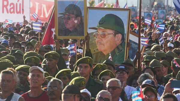 Marcha para respaldar a Raúl Castro en La Habana. - Sputnik Mundo