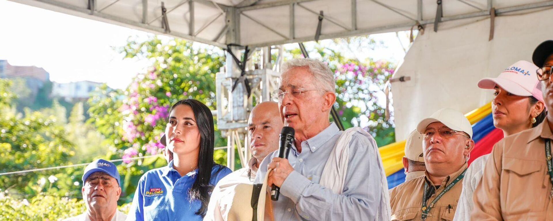 El expresidente colombiano, Álvaro Uribe, durante un acto de campaña de Paloma Valencia en mayo de 2026 - Sputnik Mundo, 1920, 23.05.2026