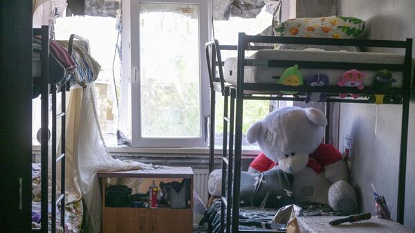 Una de la habitaciones de la residencia estudiantil en Starobelsk tras el ataque ucranianio - Sputnik Mundo