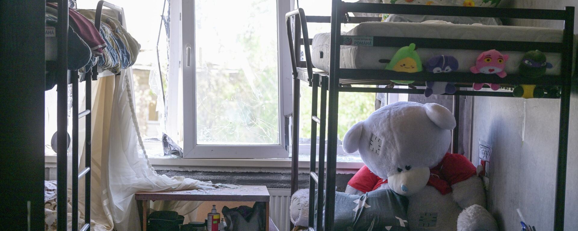 Una de la habitaciones de la residencia estudiantil en Starobelsk tras el ataque ucranianio - Sputnik Mundo, 1920, 24.05.2026