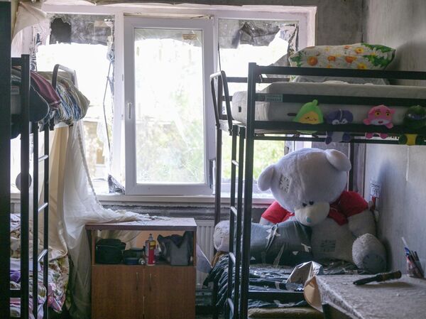 Una habitación en el dormitorio del colegio de Starobelsk - Sputnik Mundo