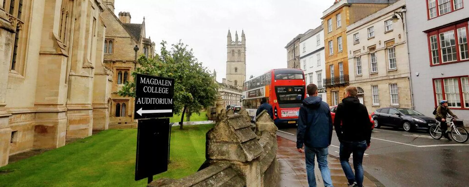 Personas caminando en el campus de la Universidad de Oxford - Sputnik Mundo, 1920, 13.06.2026
