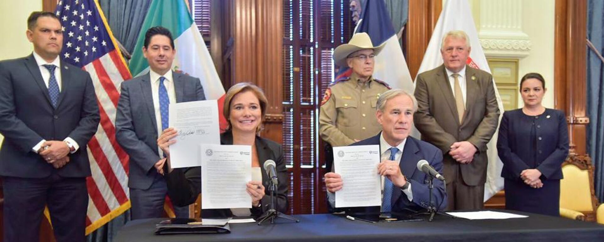 Maru Campos, gobernadora de Chihuahua, y Greg Abbott, gobernador de Texas - Sputnik Mundo, 1920, 27.05.2026