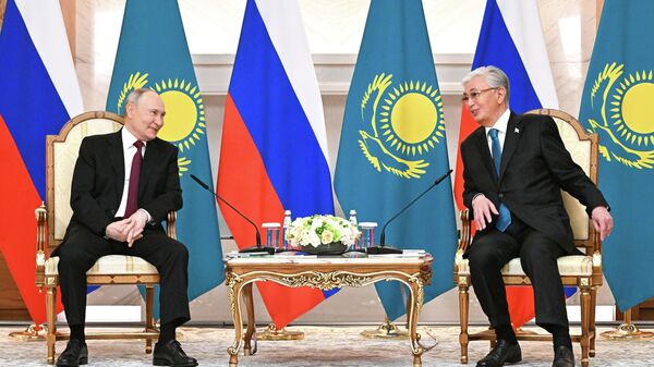 Kasim-Yomart Tokáyev y Vladímir Putin en Astaná - Sputnik Mundo