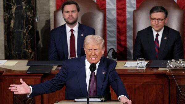 Donald Trump, presidente de Estados Unidos, pronuncia un discurso ante una sesión conjunta del Congreso en la Cámara de Representantes del Capitolio de Estados Unidos en Washington, D.C., EEUU, el 4 de marzo de 2025  - Sputnik Mundo