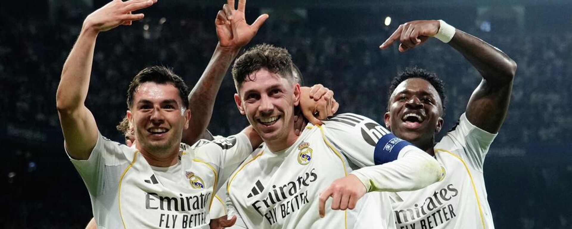 Federico Valverde, jugador del Real Madrid, celebra tras marcar su tercer gol durante el partido de ida de los octavos de final de la Liga de Campeones entre el Real Madrid y el Manchester City, disputado en Madrid, España, el11 de marzo de 2026  - Sputnik Mundo, 1920, 30.05.2026