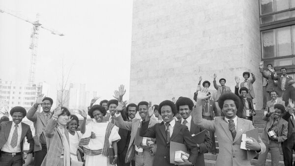 Graduados de los cursos para activistas sindicales de Asia, África y América Latina, incluyendo Etiopía, Moscú, URSS - Sputnik Mundo