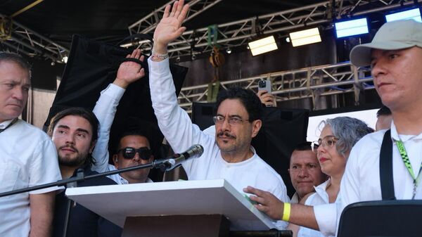 El candidato a la Presidencia de Colombia, Iván Cepeda, durante un acto público en su campaña - Sputnik Mundo