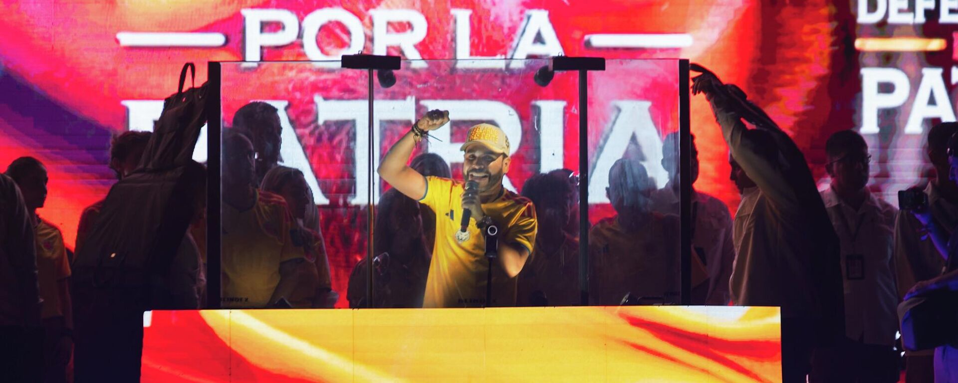 El candidato a la Presidencia de Colombia, Abelardo de la Espriella, durante su discurso en el Malecón de Barranquilla tras conocer los resultados electorales el 31 de mayo de 2026 - Sputnik Mundo, 1920, 02.06.2026