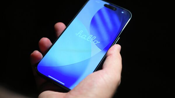 Un teléfono móvil (imagen referencial) - Sputnik Mundo
