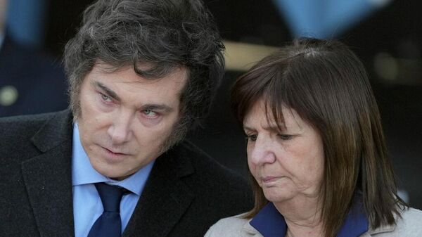 Javier Milei, presidente de Argentina, y Patricia Bullrich, jefa del bloque oficialista en el Senado - Sputnik Mundo