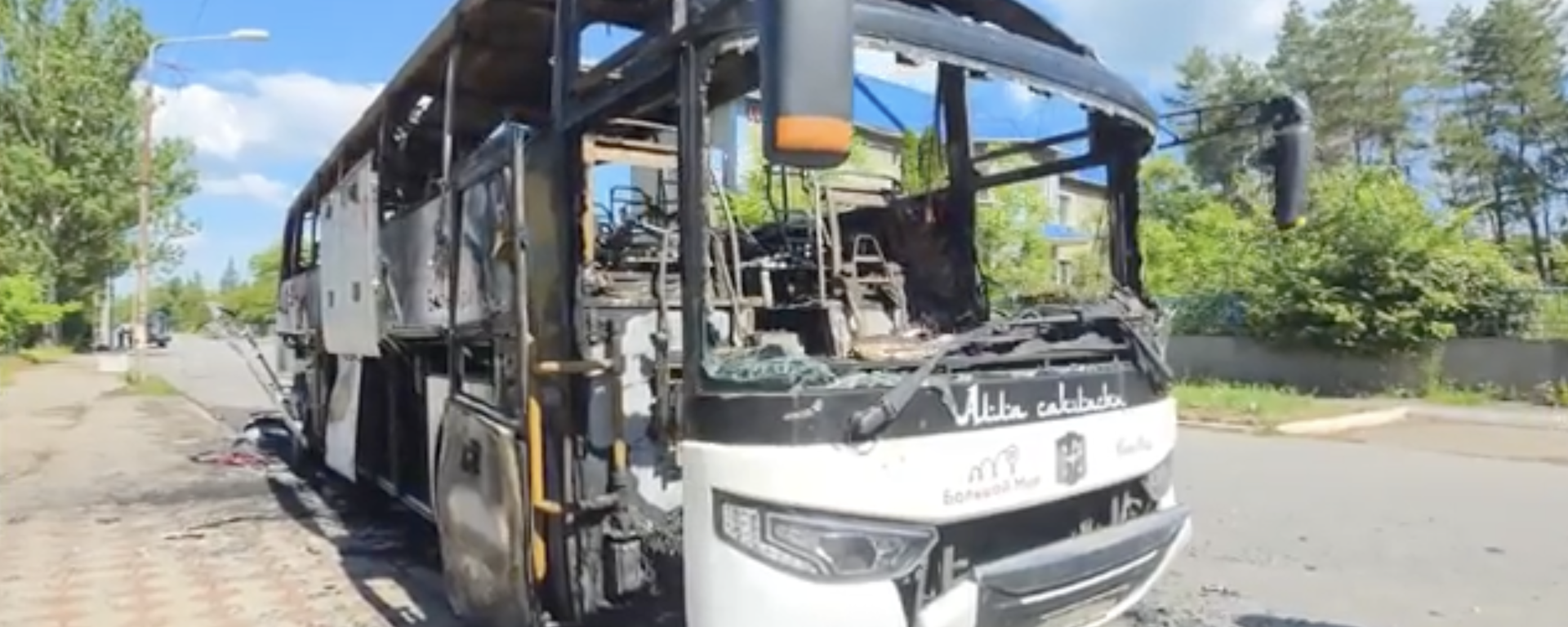 El autobús que resultó destruido en un ataque ucraniano en la república de Donetsk - Sputnik Mundo, 1920, 03.06.2026