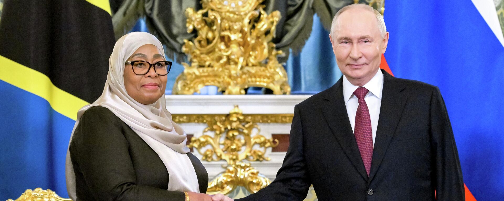 El presidente de Rusia, Vladímir Putin, y la presidenta de Tanzania, Samia Suluhu Hassan - Sputnik Mundo, 1920, 03.06.2026
