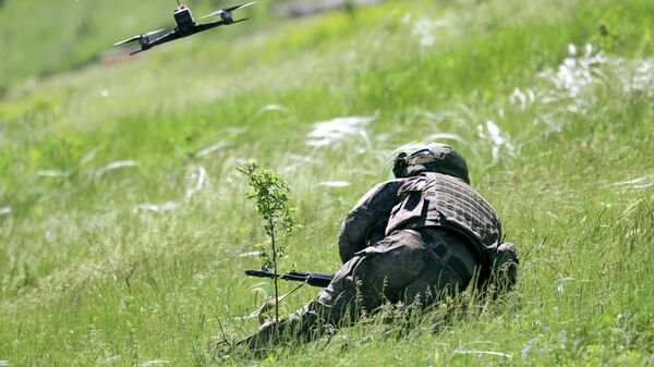 Soldado ruso durante un entrenamiento - Sputnik Mundo