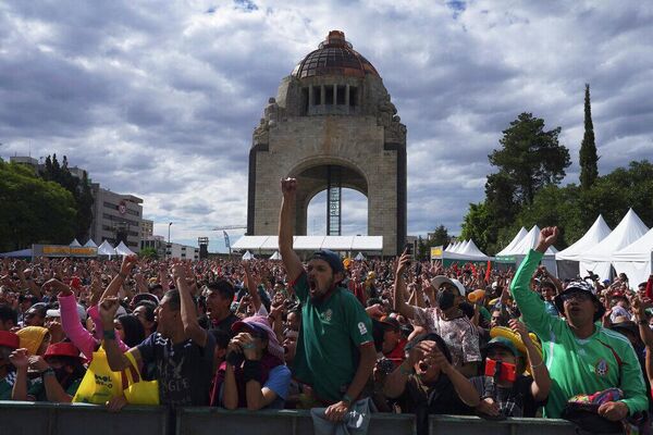 Mexicanos festejando - Sputnik Mundo