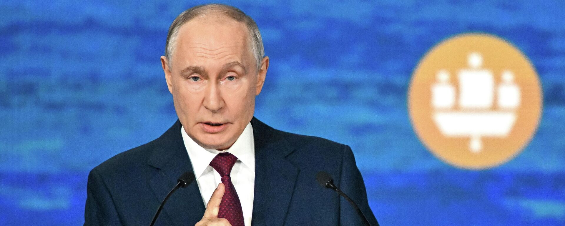 Vladímir Putin, presidente de Rusia, durante el Foro Económico Internacional de San Petersburgo (SPIEF), el 5 de junio del 2026 - Sputnik Mundo, 1920, 05.06.2026