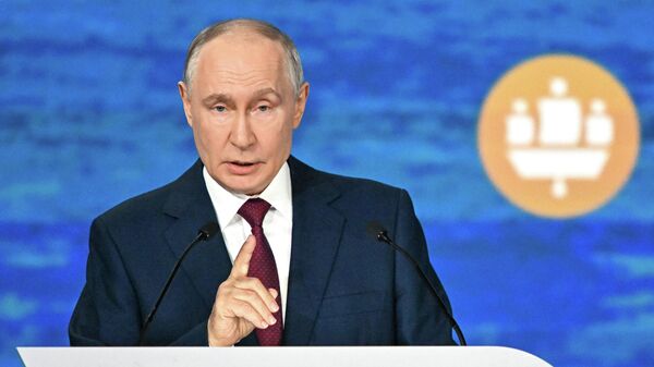 Vladímir Putin, presidente de Rusia, durante el Foro Económico Internacional de San Petersburgo (SPIEF), el 5 de junio del 2026 - Sputnik Mundo
