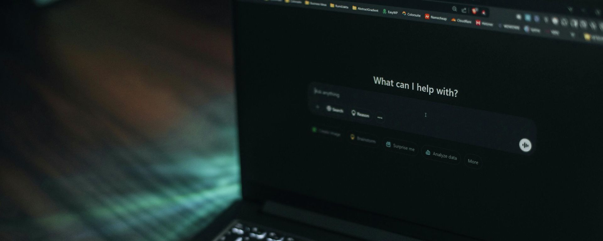 Una computadora portátil muestra una aplicación de la inteligencia artificial - Sputnik Mundo, 1920, 23.06.2026