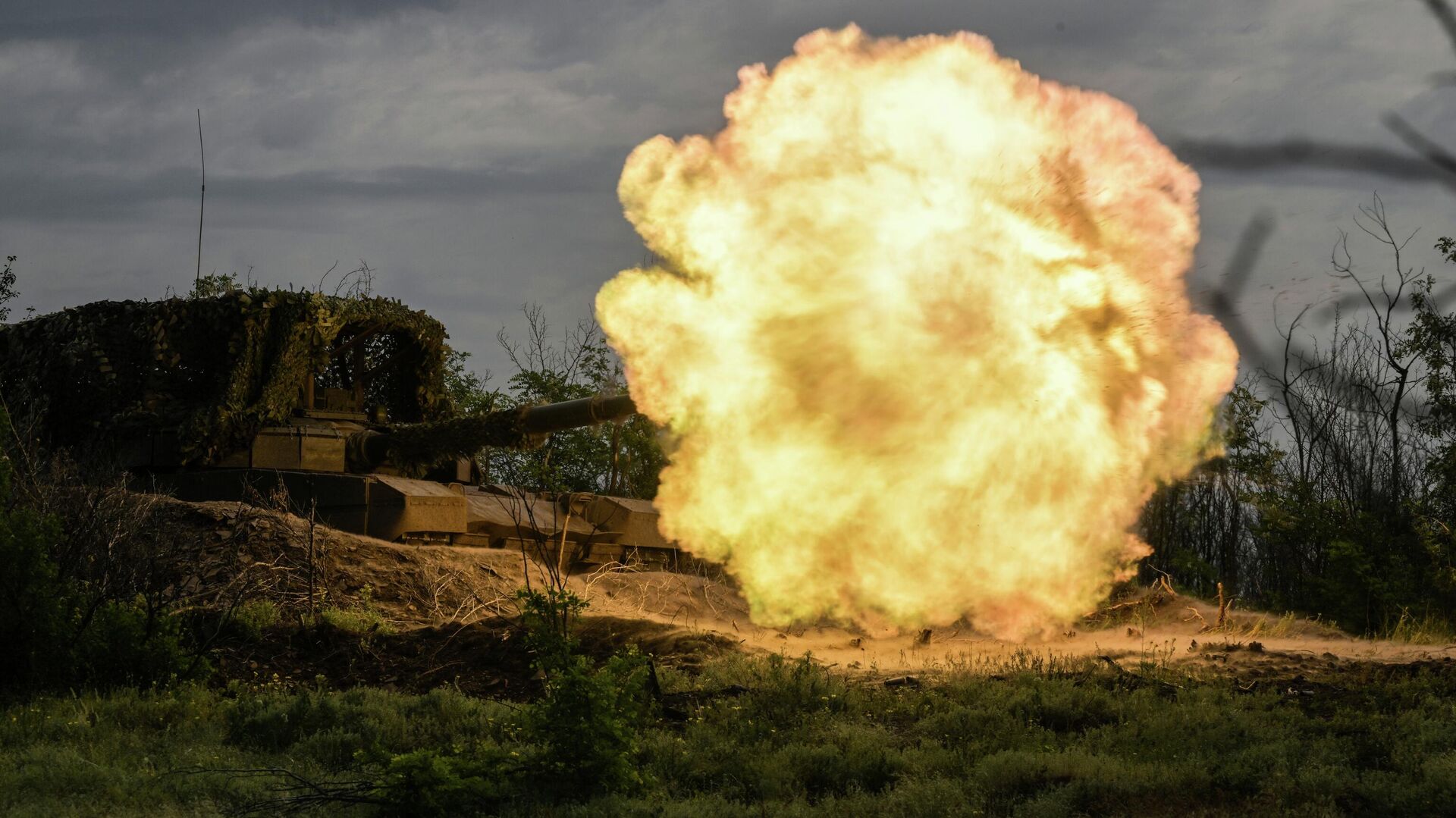 Tanque T-80BVM de producción rusa en la zona de la operación militar especial - Sputnik Mundo, 1920, 06.06.2026