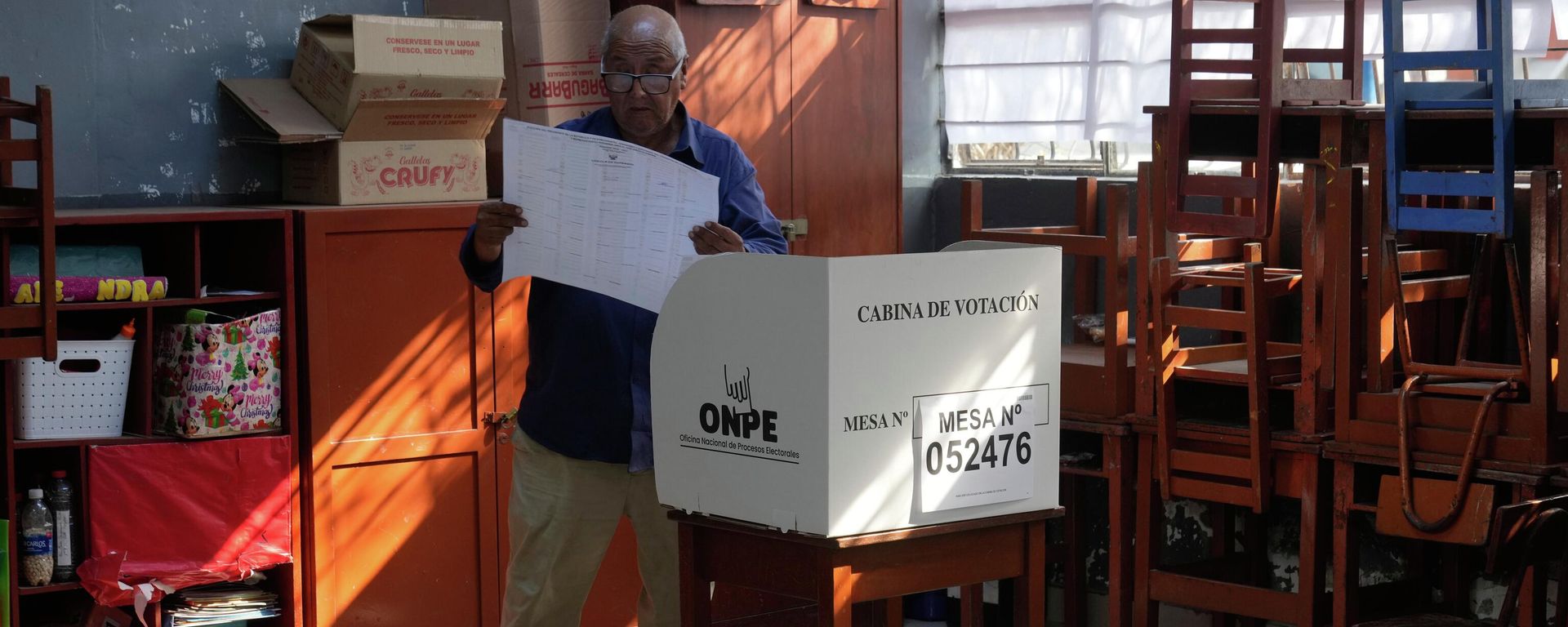 Elector que vota en Perú. - Sputnik Mundo, 1920, 17.06.2026