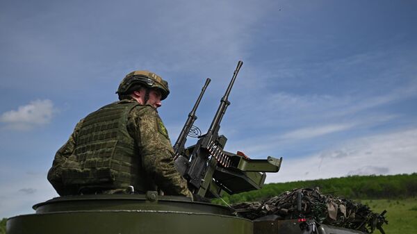 Soldado ruso en la zona de la operación militar especial - Sputnik Mundo