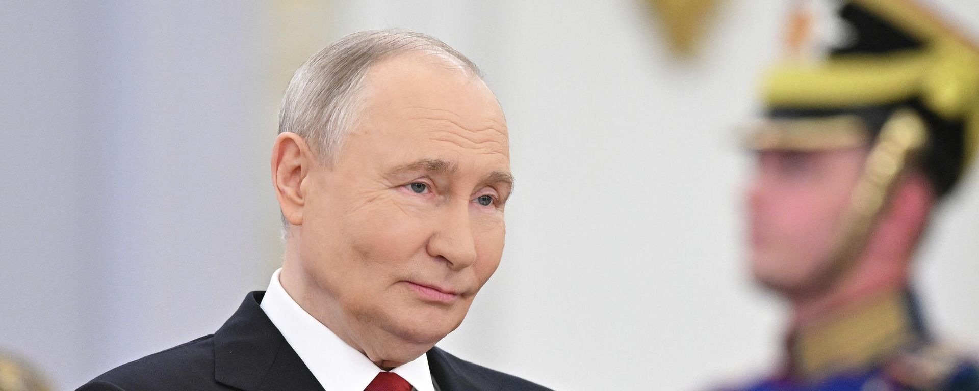 Vladímir Putin, presidente ruso, en la ceremonia de entrega de las medallas de oro al Héroe del Trabajo de la Federación Rusa, 12 de junio de 2026 - Sputnik Mundo, 1920, 27.07.2026